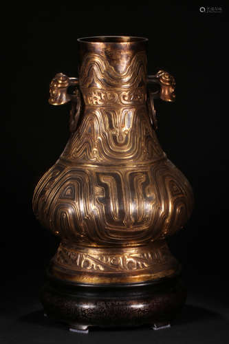 A GILT BRONZE VASE OF DRAGON PATTERN