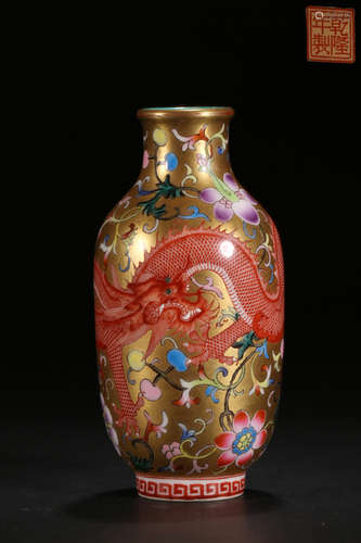 A FAMILLE ROSE DRAGONFLY PATTERN VASE