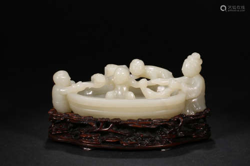 A HETIAN JADE CHILDREN PLAYFUL SHAPED PEN WASH