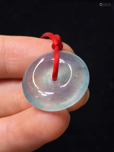 AN ICY CIRCLE JADEITE PENDANT