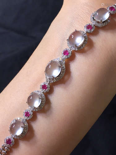 AN ICY JADIETE BRACELET