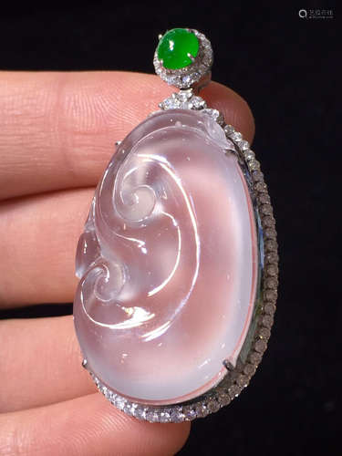 AN ICY RUYI SHAPED JADEITE PENDANT