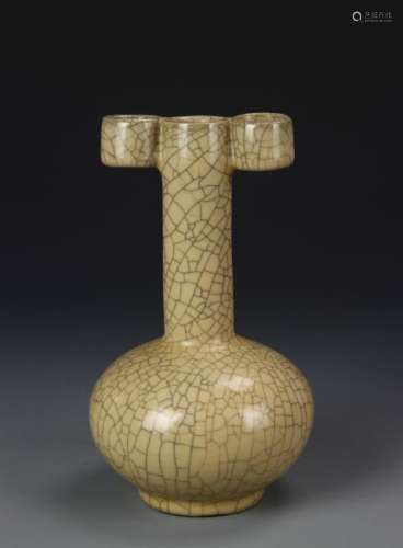 Chinese Antique Ge Yao Vase