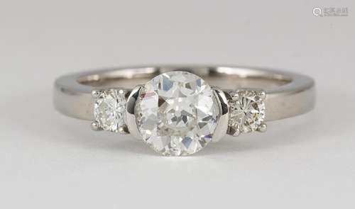 Diamond and 18k white gold ring