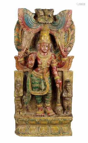 Holzrelief einer indischen Gottheit, Südindien um 1900, aus einer schweren Holztafel geschnitztes