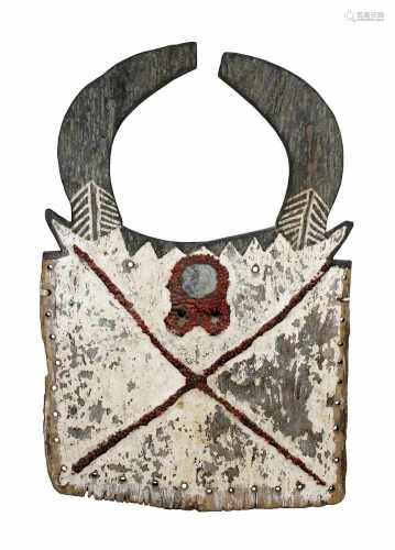 Große Brettmaske in Form eines abstrahierten Büffelkopfs, Bobo, Burkina Faso, Holz geschnitzt und