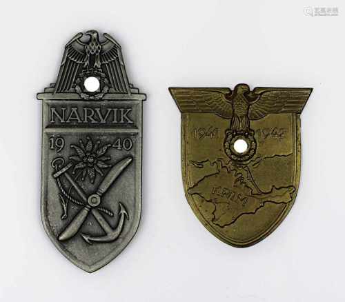 Zwei Abzeichen, Deutsches Reich 1933-1945, Narvik - Schild der Kriegsmarine, Metallausfertigung
