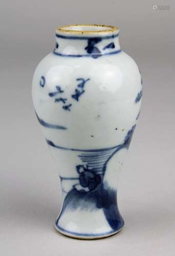 Miniatur Kangxi-Vase, China 1661-1722, Porzellan weißer Scherben, balusterförmiger Korpus frei