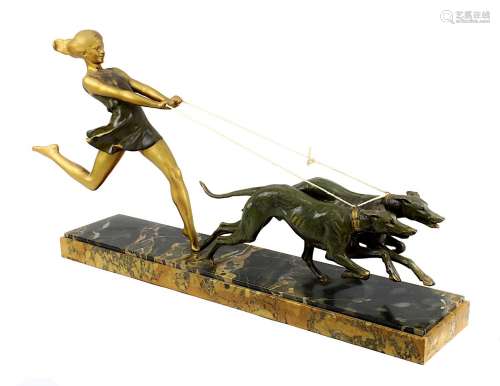 Maxim, Georges (Frankreich 1885-1940), Mädchen mit 2 Windhunden, Art-Déco-Figur, Régule, grün