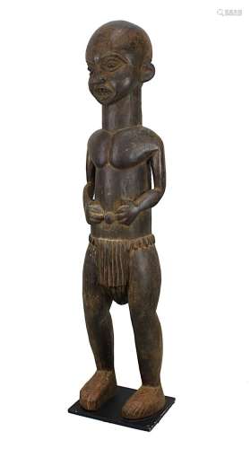 Große männliche Figur, Kameruner Grasland, schweres Holz aus einem Stück geschnitzt, stehende