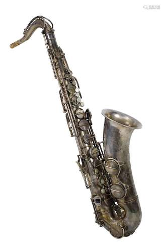Tenorsaxophon Royal, W. Roth Saxophone Breitenfeld, wohl um 1950, Nr. 2185, versilbert, partiell