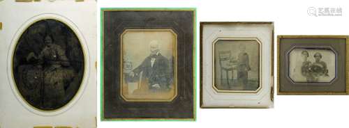 Vier Fotoaufnahmen der Familie von Madroux und Verwandter um 1850/60, u.a. in Daguerreotypie