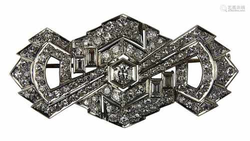 Art-Déco Brosche aus Platin mit Diamanten, Frankreich um 1930, handgefertigte Platinbrosche in
