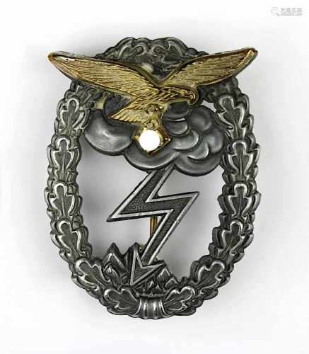 Erdkampfabzeichen der Luftwaffe, Deutsches Reich 1933 - 1945, Feinzink, mit aufgelegtem Adler,