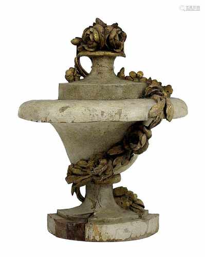 Schauvase in Balusterform als Applike mit Rosengirlande, Frankreich 1. H. 19. Jh., Holz halbrund