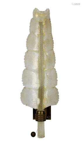 Barovier & Toso Wandlampe in Form einer Feder, Murano um 1930, Halterung aus Messing mit