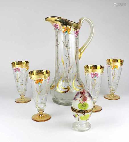 Jugendstilkrug mit vier Gläsern und einer eiförmigen Dose, Frankreich um 1900, Klarglas, Wandung mit