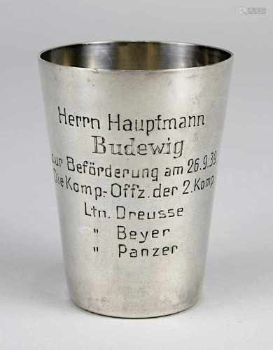 Kleiner Becher, 835er Silber, deutsch, Wilhelm Binder Schwäbisch Gmünd 1930er Jahre, mit Widmung von