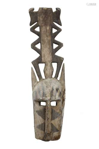 Maske der Dogon, Mali, wohl Fragment einer ursprünglich wesentlich höheren Maske in der Art der