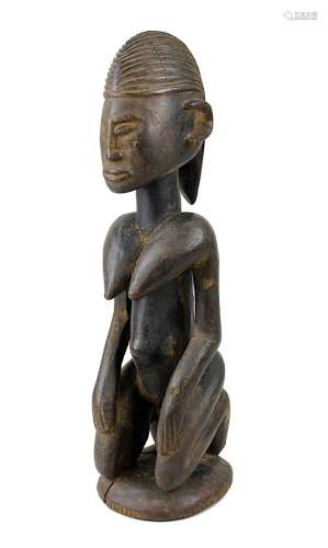 Weibliche Figur der Dogon, Mali, schweres Holz geschnitzt und dunkel gefärbt, kniende Figur mit