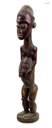 Stehende Figur eines Knaben, Baule, Côte d'Ivoire, auf rundem flachem Sockel, aus schwerem Holz