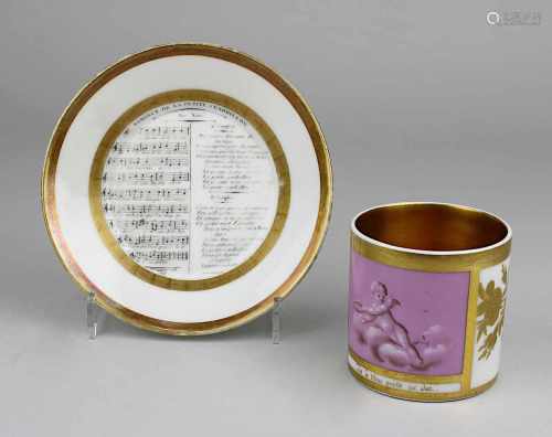 Biedermeiertasse, Frankreich, um 1820, Porzellan farbig und gold staffiert, Tasse auf Schauseite mit