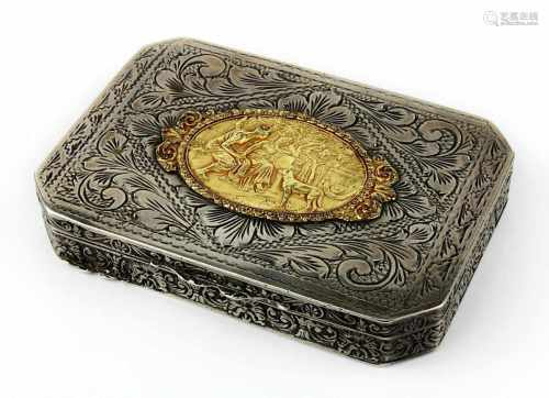 Flache Silberdose mit Goldeinsatz, deutsch um 1890, rechteckiger Silberkorpus mit abgeflachten