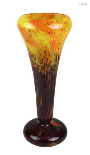 Charles Schneider Art Déco Vase, Nancy 1922 - 1930, kelchförmiger Klarglaskörper mit rotbraunen