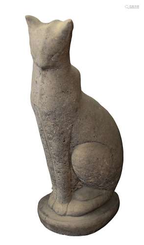 Sitzende Katze, Steinguss mit schöner Patina, 2.H.20.Jh., Höhe 56 cm, 1985-0046