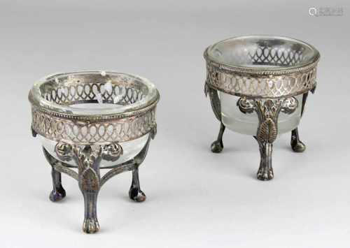 Paar Salieren aus 13 lötigem Silber, wohl deutsch 1.H.19.Jh., jeweils auf drei Klauenfüßen, Beine