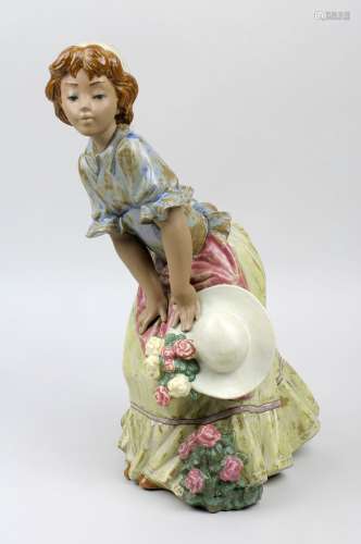 Mädchen mit Hut und Rosen, Keramikfigur, Lladro Spanien 2.H.20.Jh., erdfarbener Scherben, farbig