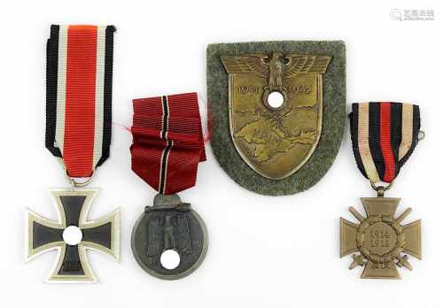 Vier Auszeichnungen, meist Deutsches Reich 1933 - 1945: Eisernes Kreuz zweiter Klasse am Band, auf