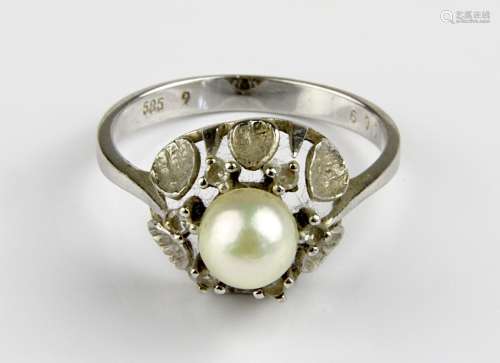 Weißgoldring mit Perle und Diamanten, deutsch 1970er Jahre, 585er Weißgoldschiene rhodiniert,