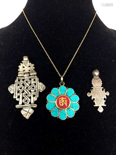 One necklace with pendant and two extra pendants.