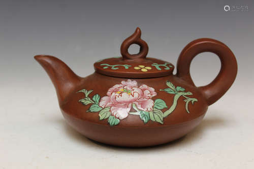 Chinese Yixing teapot, mark on the bottom.