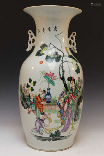 Chinese famille rose porcelain vase.