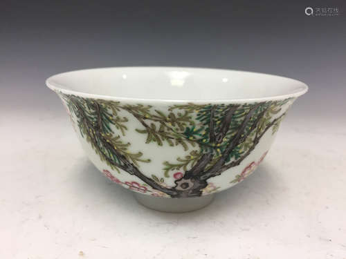 Chinese famille rose porcelain bowl, Qianlong mark.