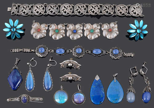 A small collection of Art Deco and later silver and white metal jewellery