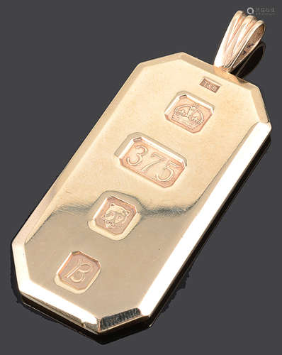 A large contemporary 9ct gold ingot pendant