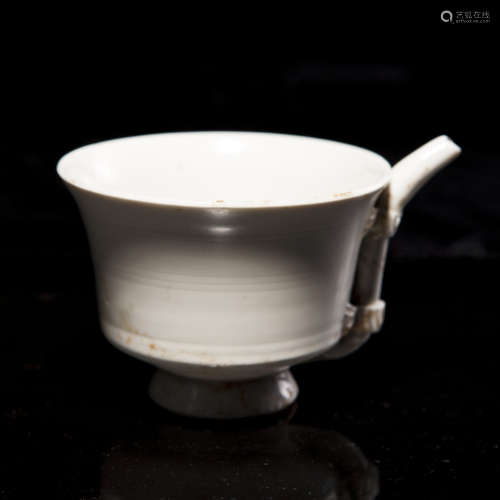 A Chinese White Glazed Porcelain Tea Bowl