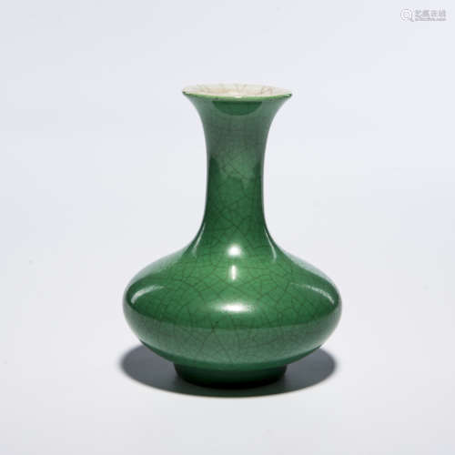 A Chinese Green Glazed Porcelain Vase