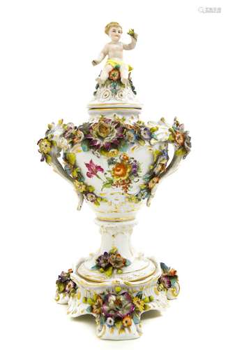 Poutiche in Vienna porcelain with flowers decorations. XIX Secolo. Puttino on the H Cm 32