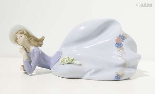 LLadro, Spain. Porcelain statuette. Laying woman. H cm 9 x 19