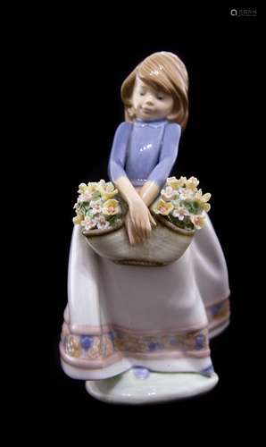 Lladro, Spain. Porcelain statuette. Little girl with flower basket. H cm 18