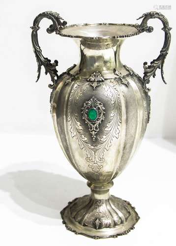 Silver vase with green stone in the center. Punch Mi, from 1900m. Kg 1,090. H Cm 35