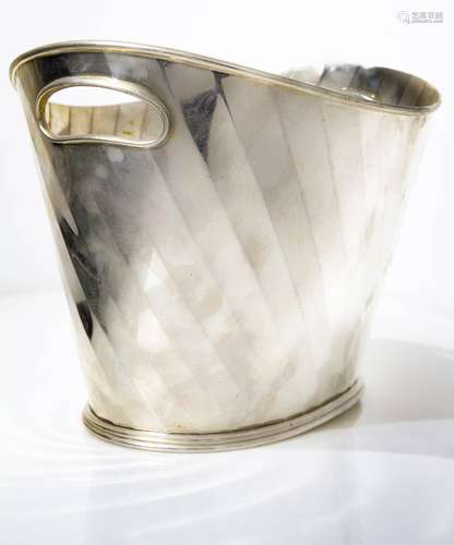 Silver 800 ice holder. Made by Argentiere Pampaloni. Florence kg 1,160. H Cm 21 Cm 27x23