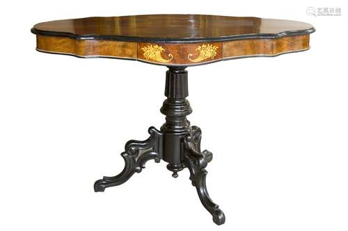 Bean shaped side table with 2 drawers, 19th century. Inlaid work os the surface and on the sides.