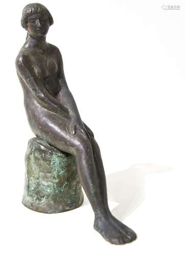 Giuseppe Guzzone (Militello Val Di Catania 1952), woman sitting, bronze statue, H CM 26. Certificate