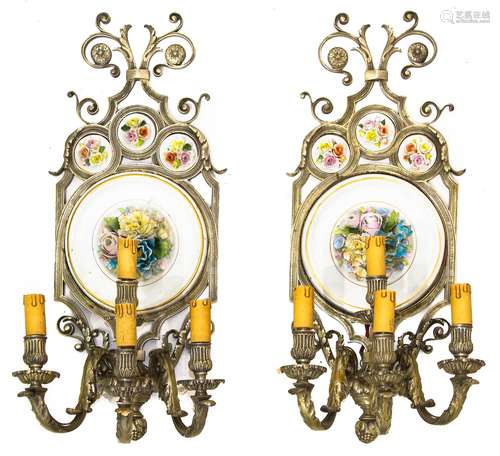 Pair of appliques, metal frame and Capodimonte porcelain shader, 4 lights . Late 19th - early 20th