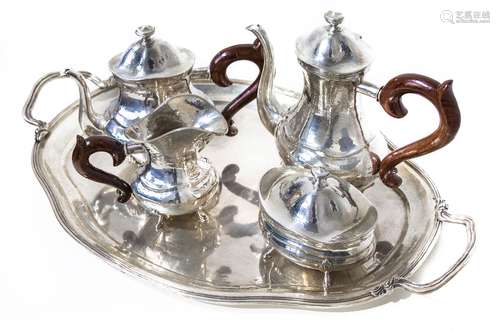 Silverware set, with tray, coffeepot, teapot, milk jug e sugar bowl. 20th century. Tray Kg 1,944.